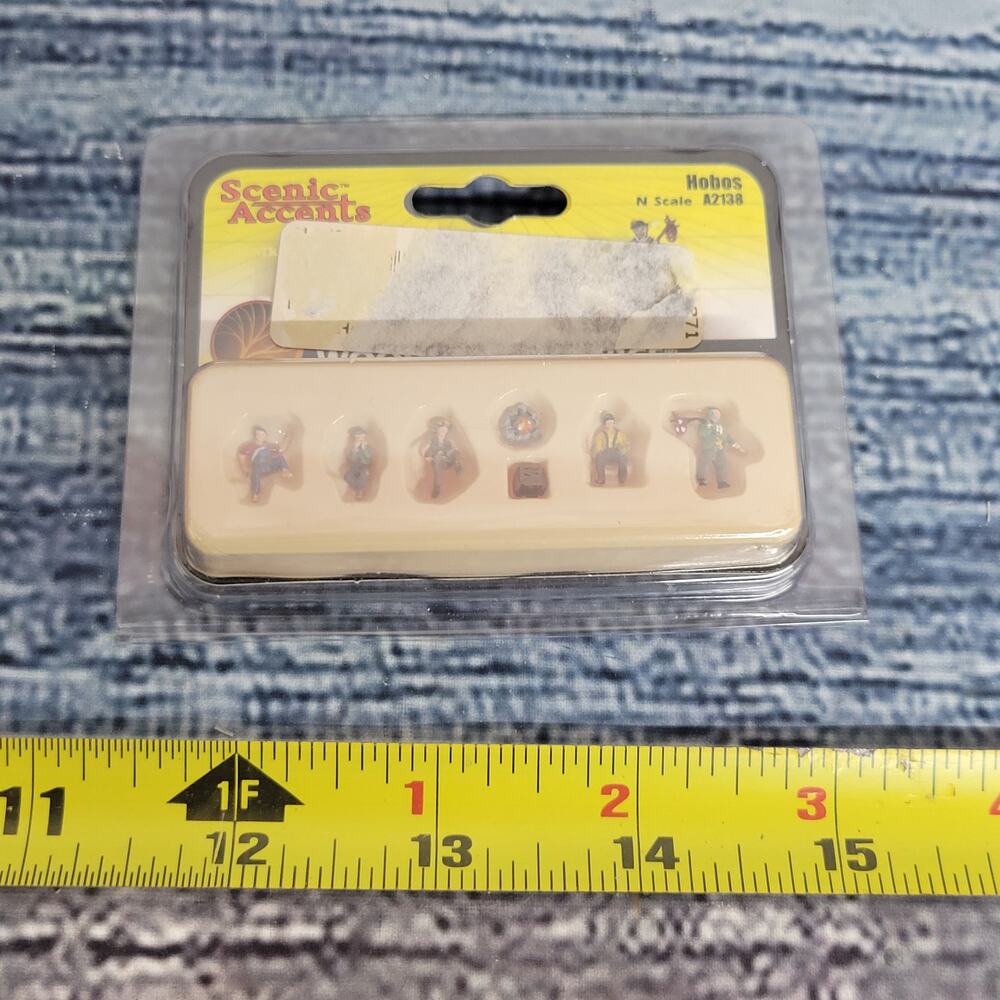 WOODLAND SCENICS SCENIC ACCENTS N SCALE HOBOS A2138